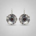 Boucles d'oreilles floraison avec zirconia rouge en argent