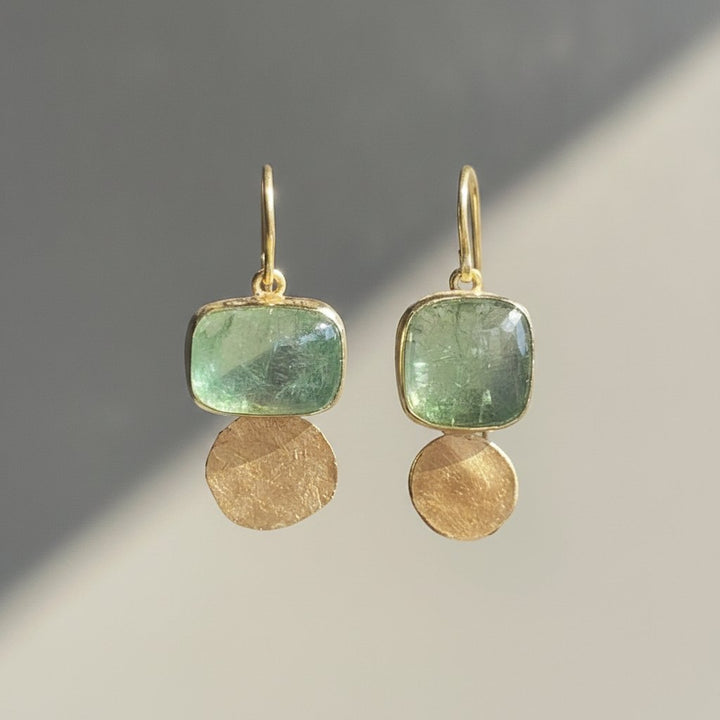 Pendientes de vidrio verde dorado