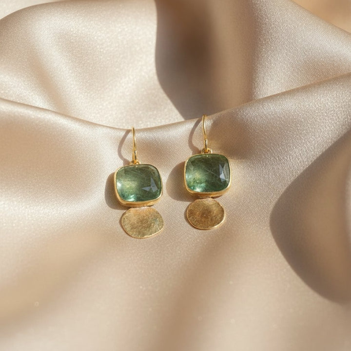 Pendientes de vidrio verde dorado