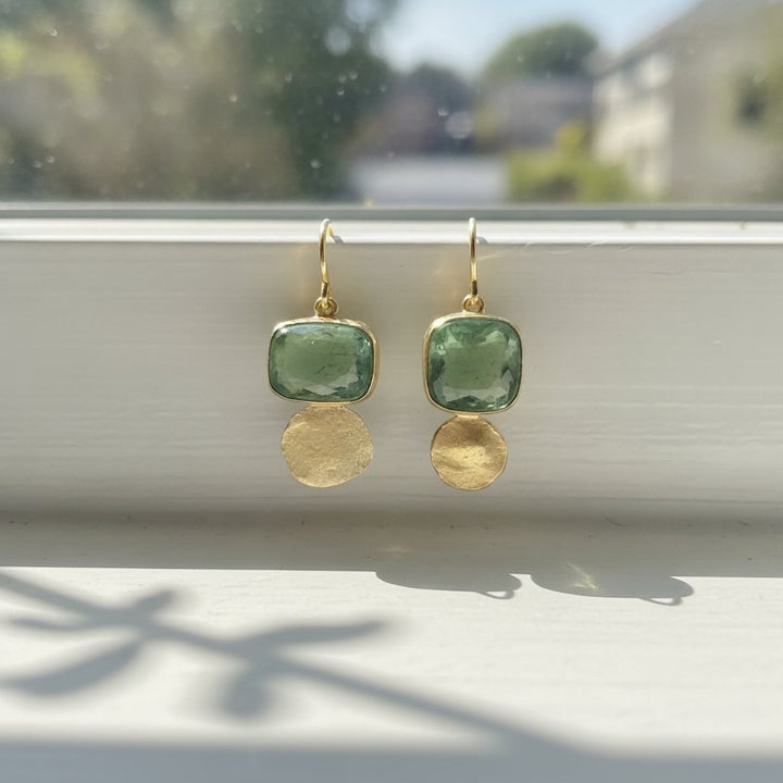 Pendientes de vidrio verde dorado
