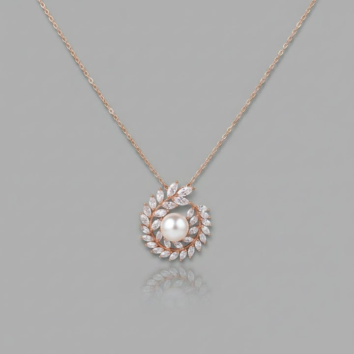 Une Pearl Necklace