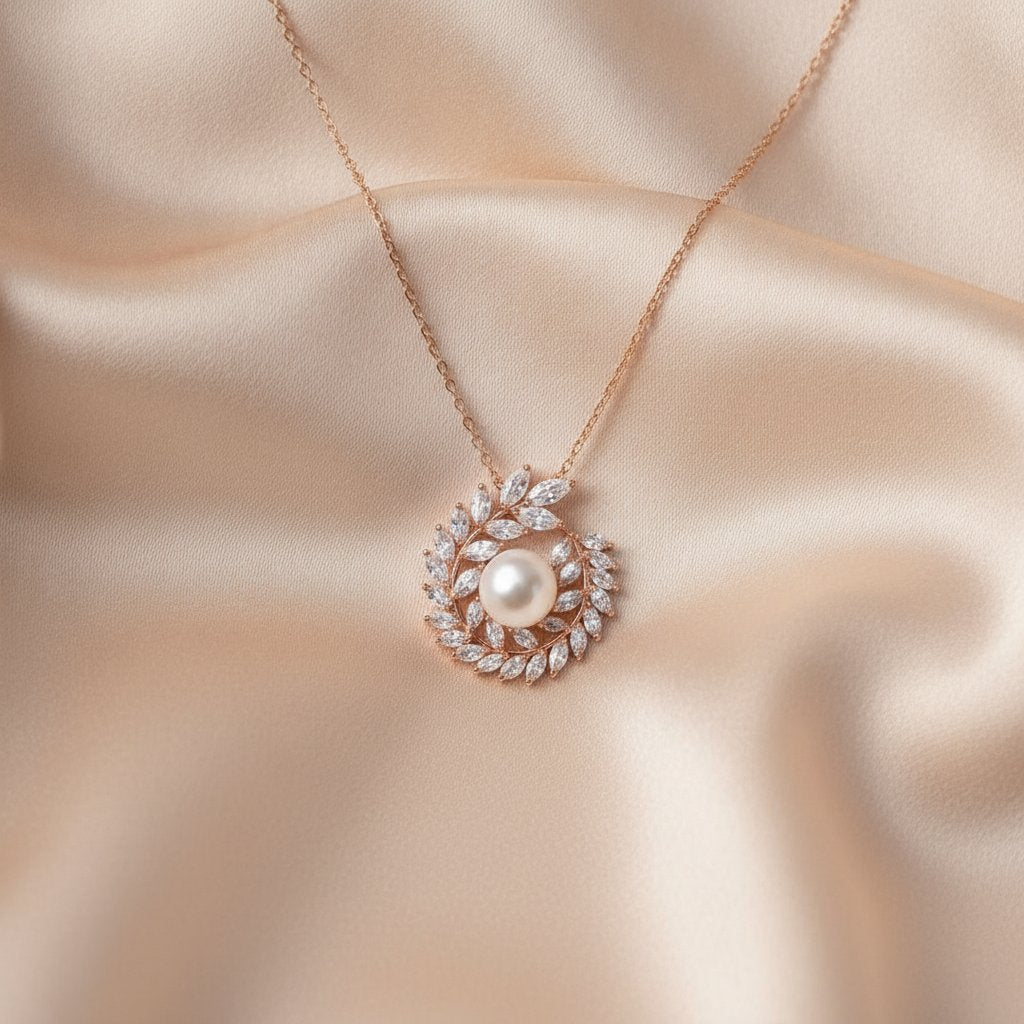 Une Pearl Necklace