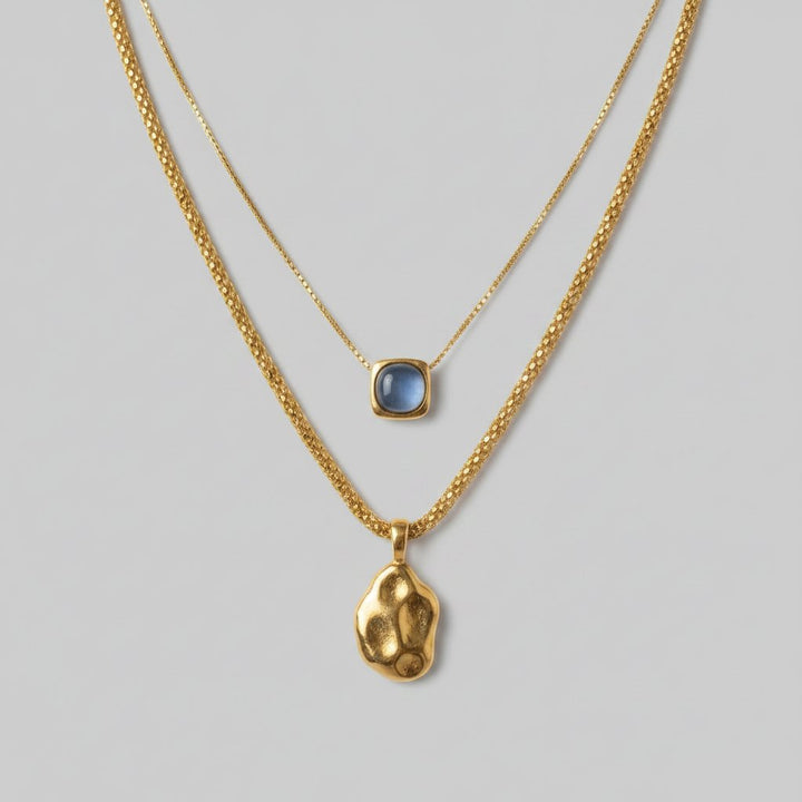Une Necklace