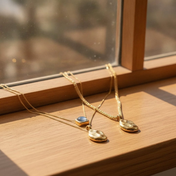 Une Necklace