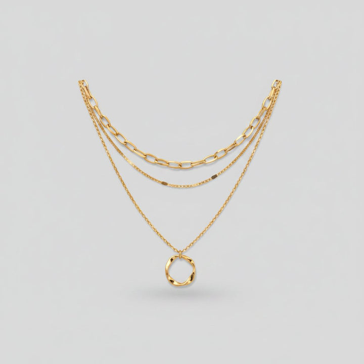 Colar Dourado em Camadas