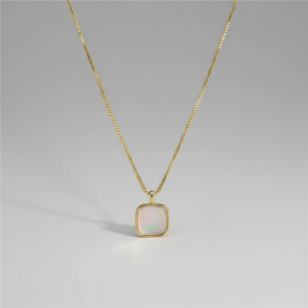 Nova Vintage Pendant Necklace