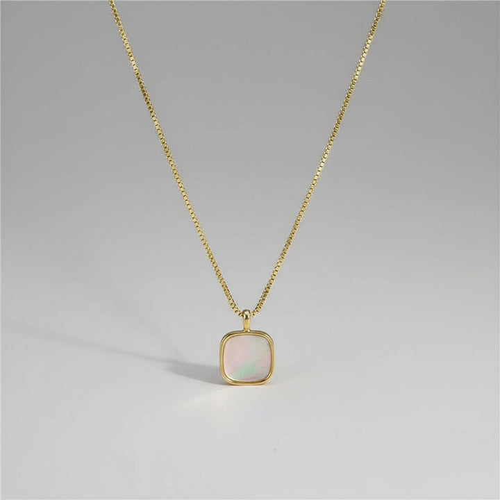 Nova Vintage Pendant Necklace