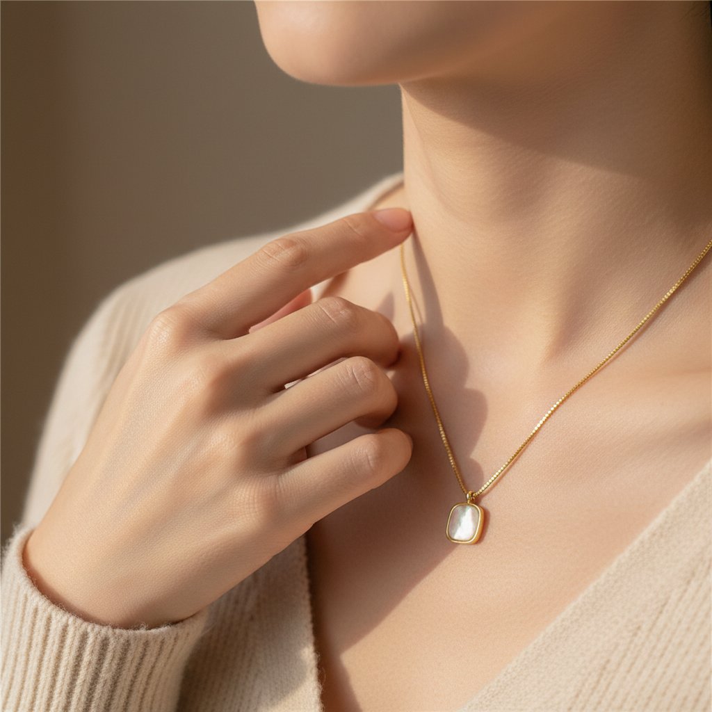 Nova Vintage Pendant Necklace