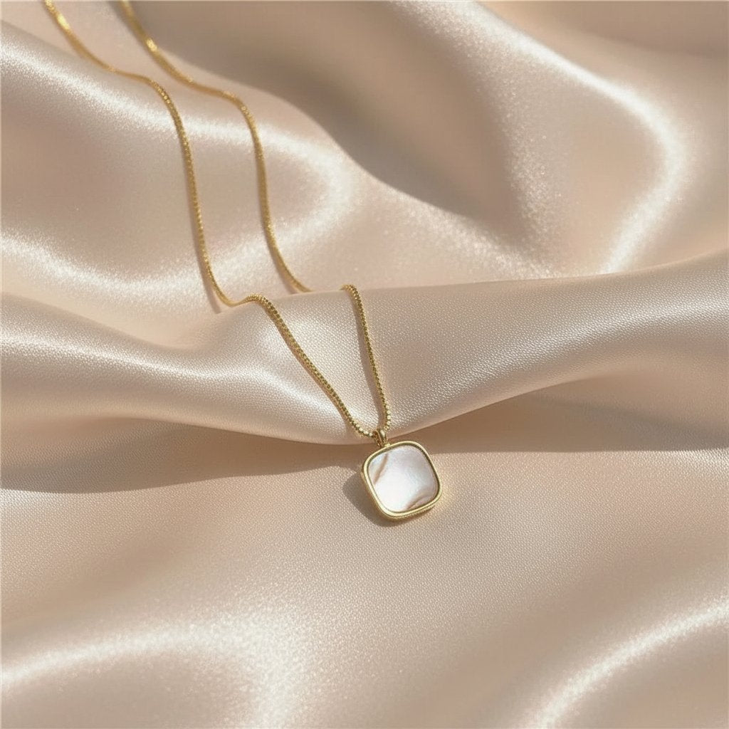 Nova Vintage Pendant Necklace