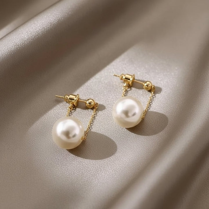Ninon Pearl Pendant Necklace