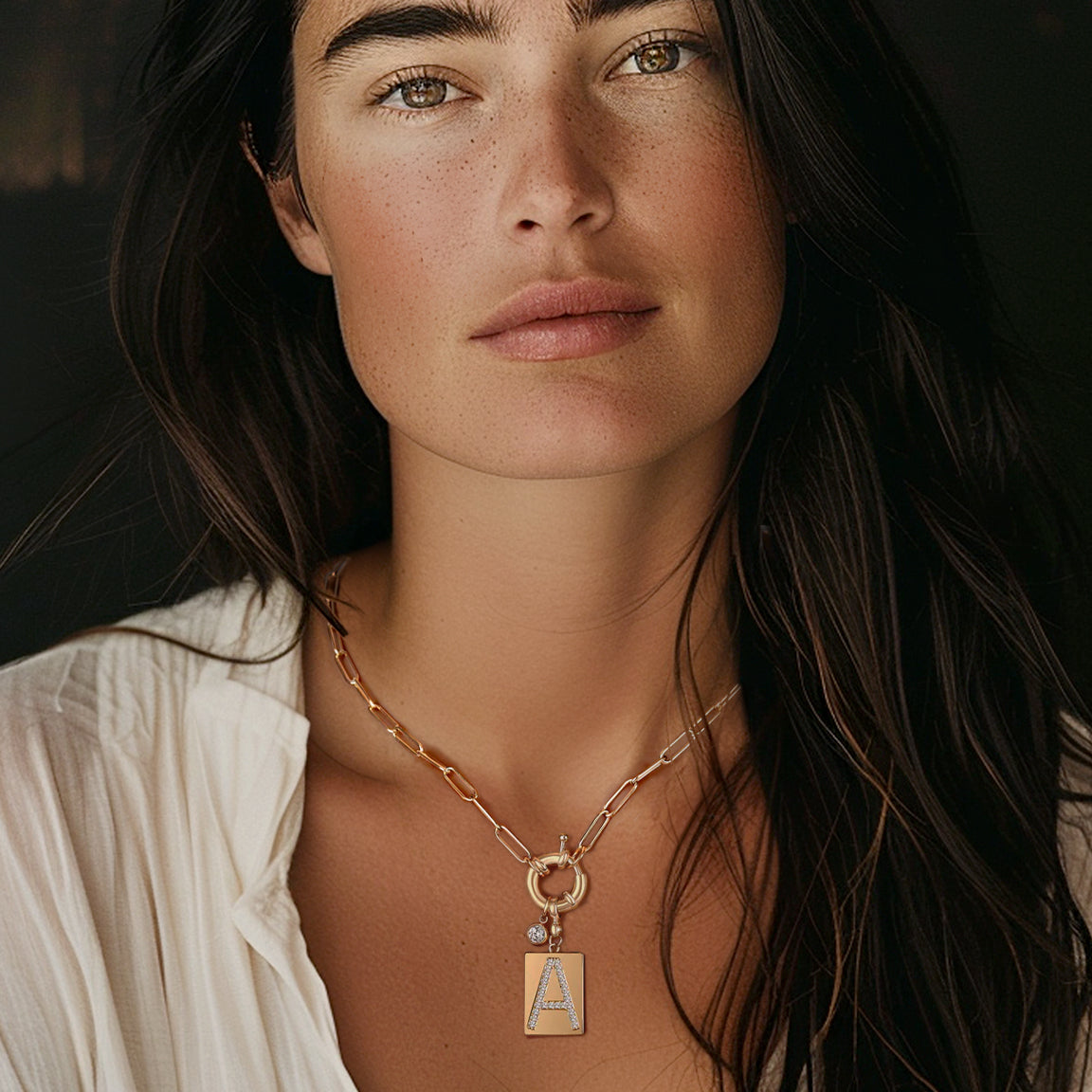 Collier pendentif initial pavé avec chaîne trombone  