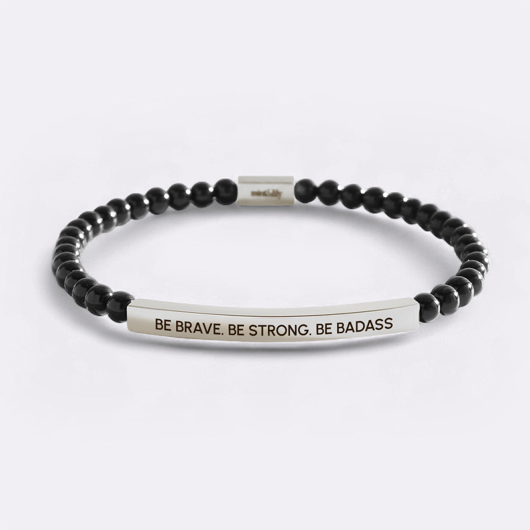 Sii coraggioso. Sii forte. Braccialetto ispiratore con perline Badass