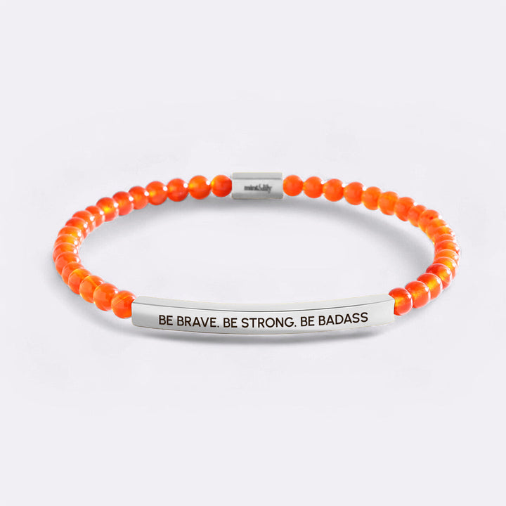 Sii coraggioso. Sii forte. Braccialetto ispiratore con perline Badass