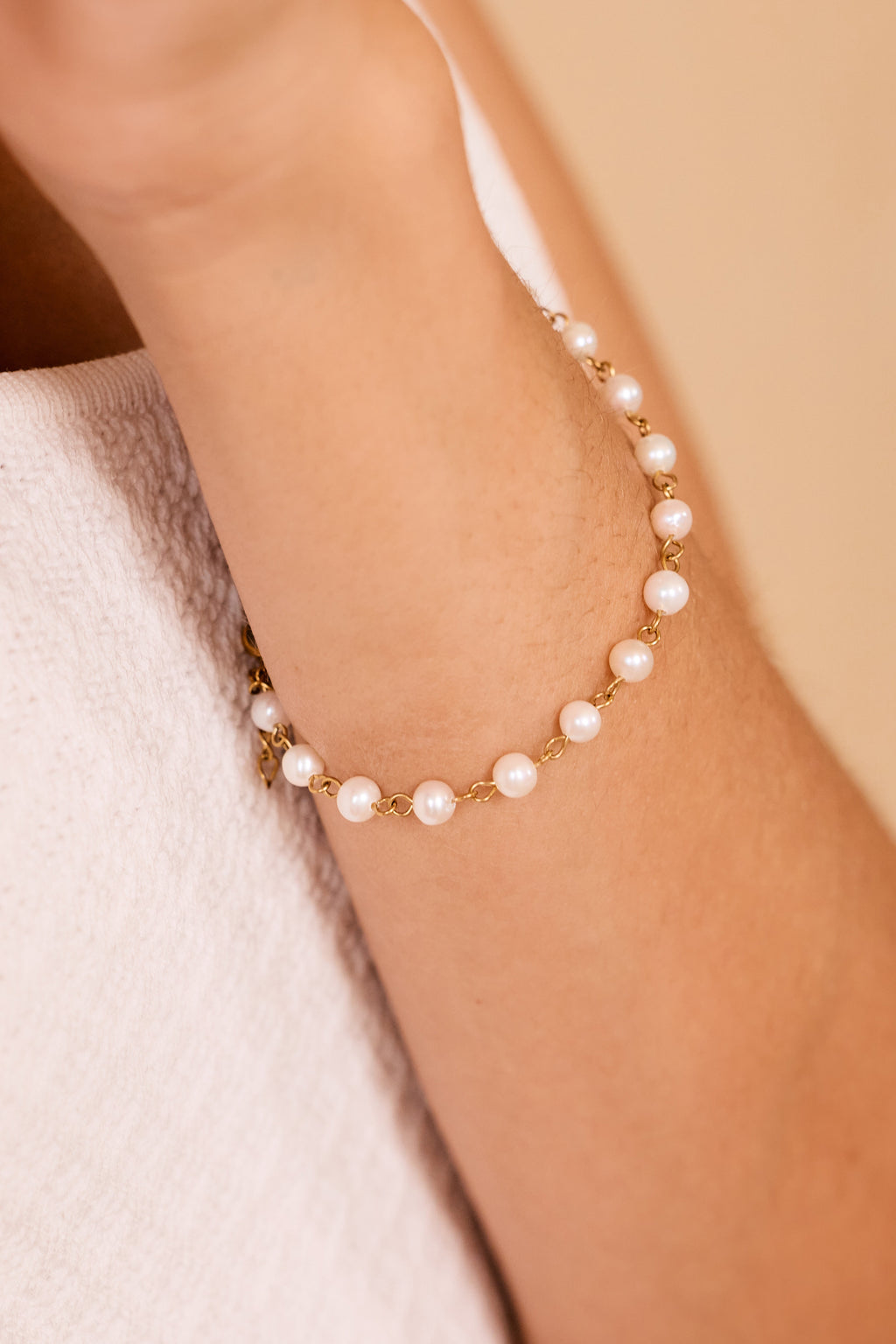 Bracelet délicat avec perles en station