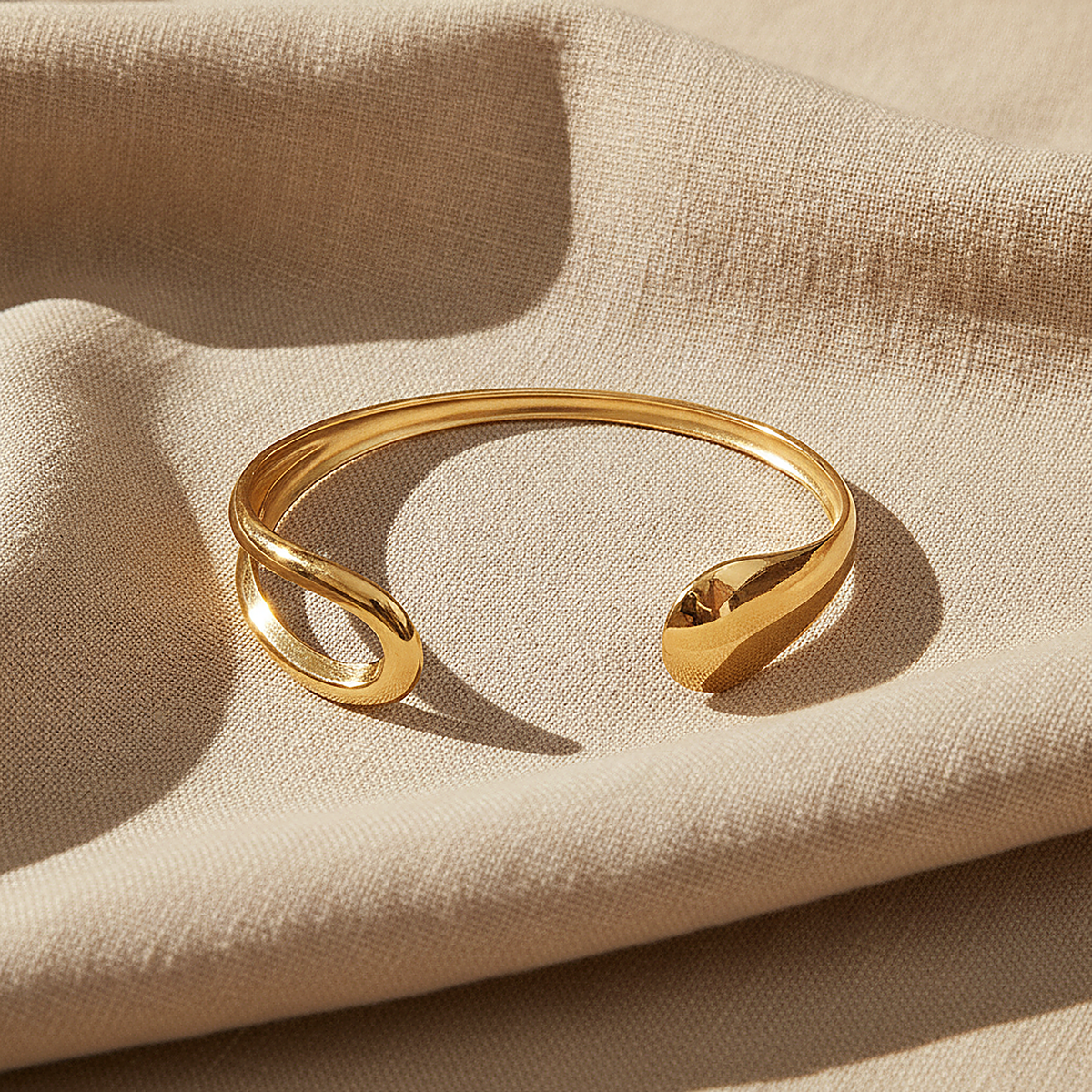 Bela Gold Bracelet