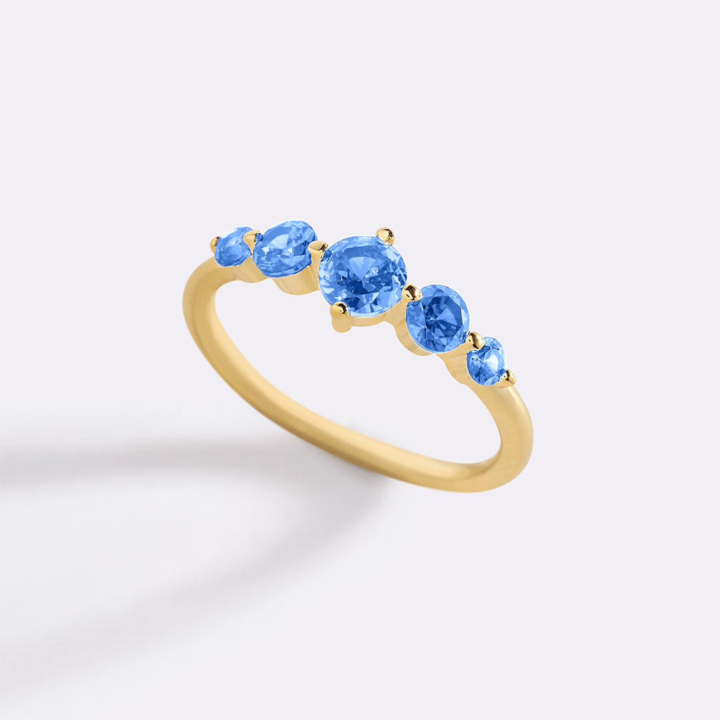 Prsten s pěti drahokamy podle měsíce narození