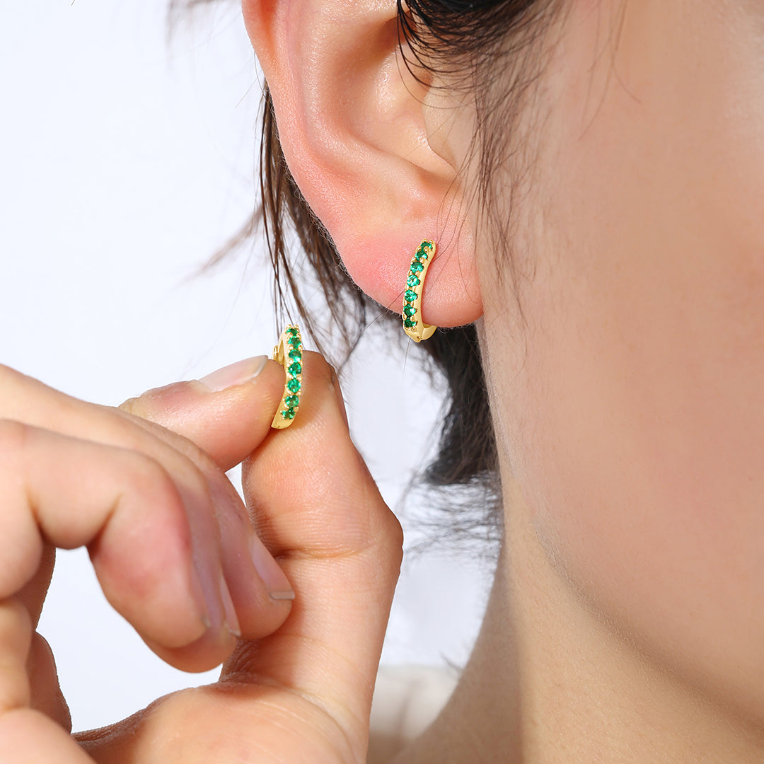 Boucles d'oreilles créoles dormeuses avec pierre précieuse