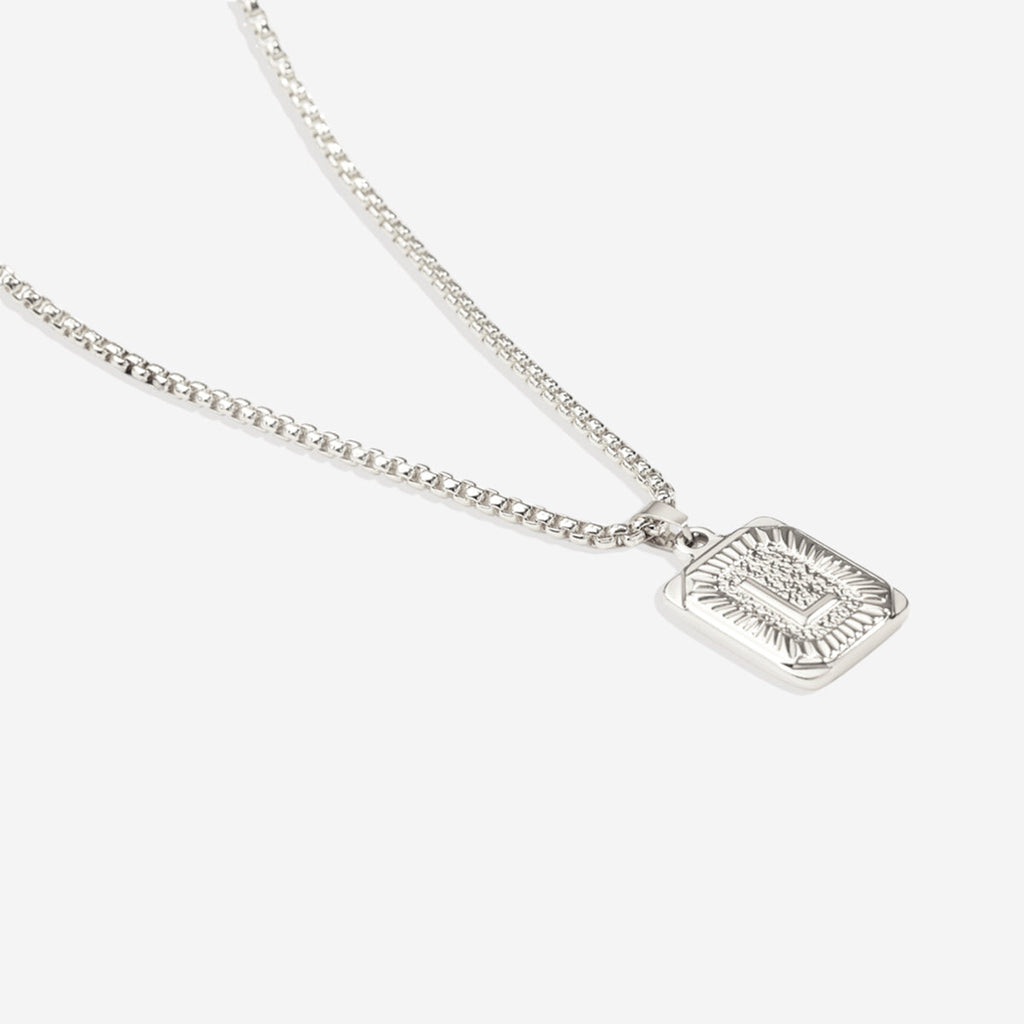 Halsband med initialbricka och rolo-kedja