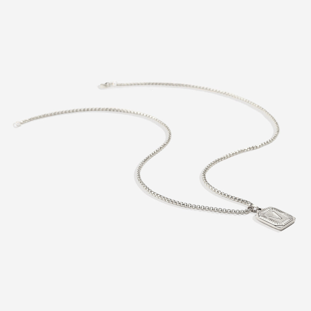 Halsband med initialbricka och rolo-kedja