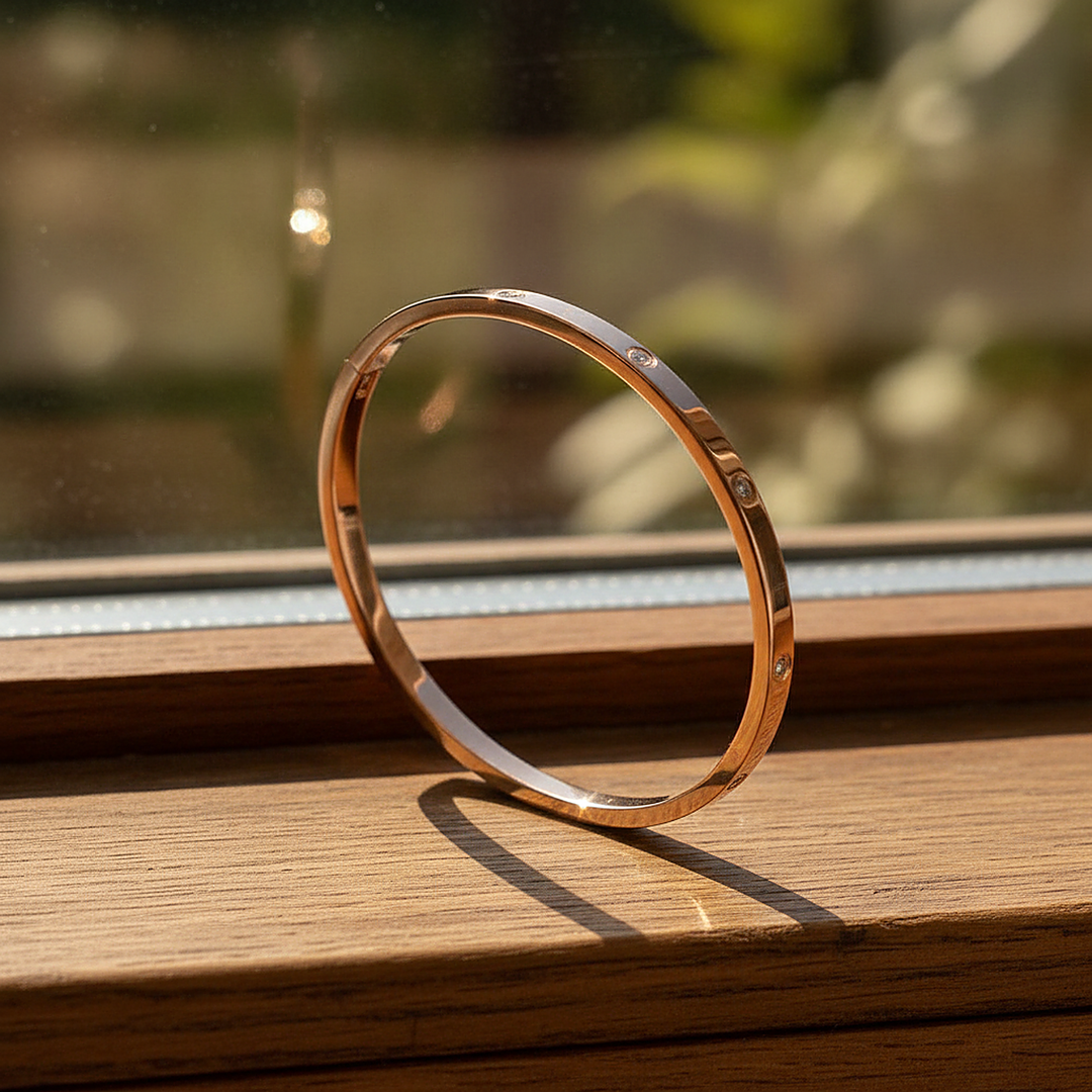 Vergoldetes Armband mit eingelegten Zirkonen