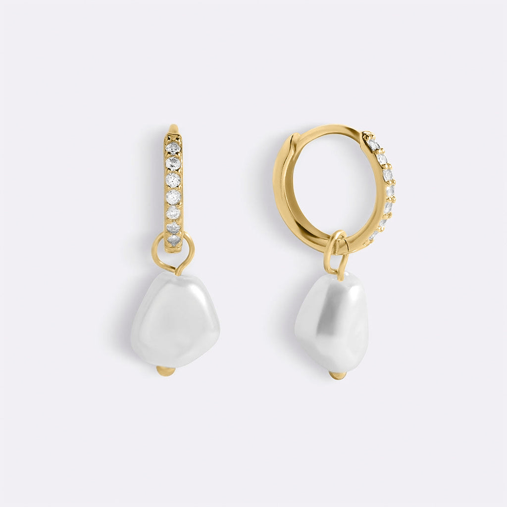 Náušnice Freshwater Pearl Drop Pave Huggie