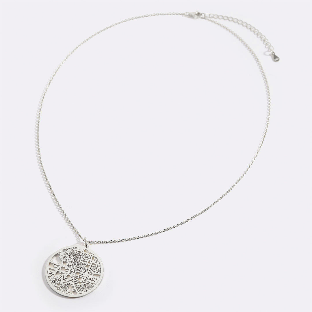 Náhrdelník s přívěskem na zakázkovou mapu