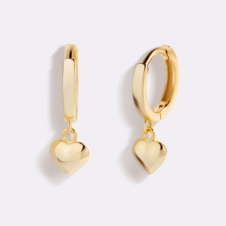 Delikate hjerte-øredobber med ringdesign