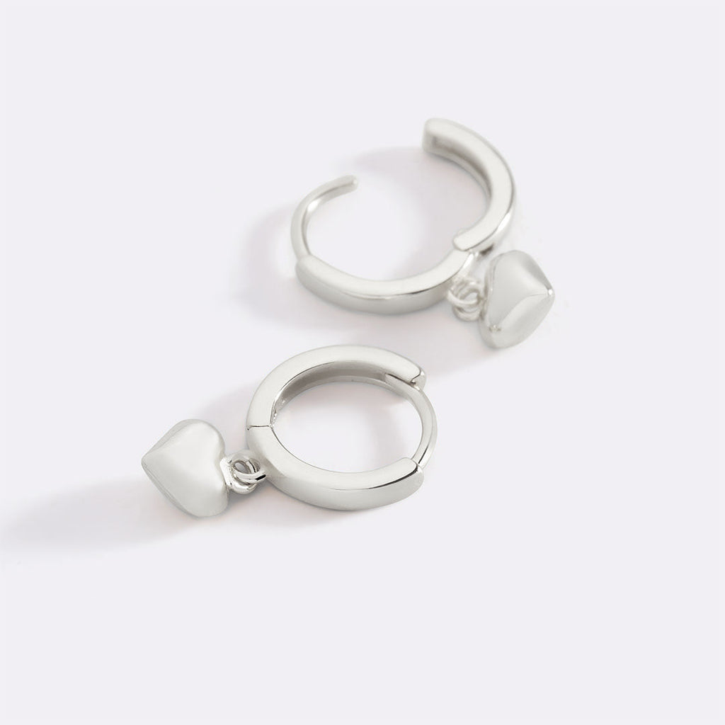 Boucles d’oreilles créoles délicates en forme de cœur