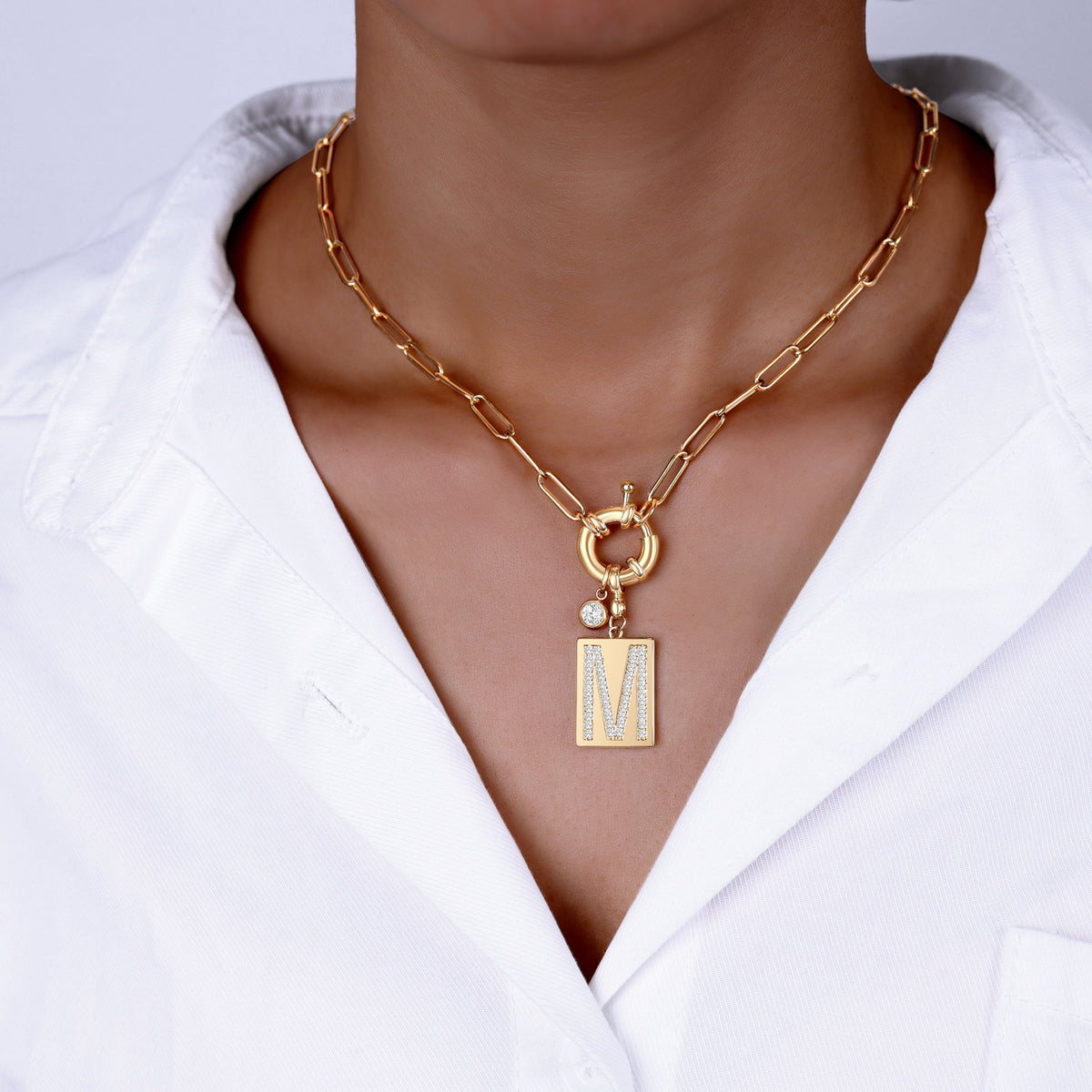 Collier pendentif initial pavé avec chaîne trombone  