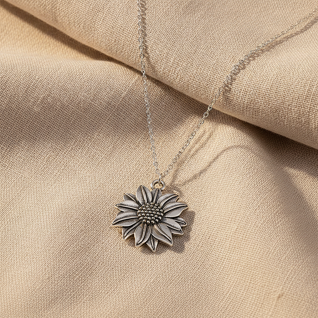 Pia Classic Necklace