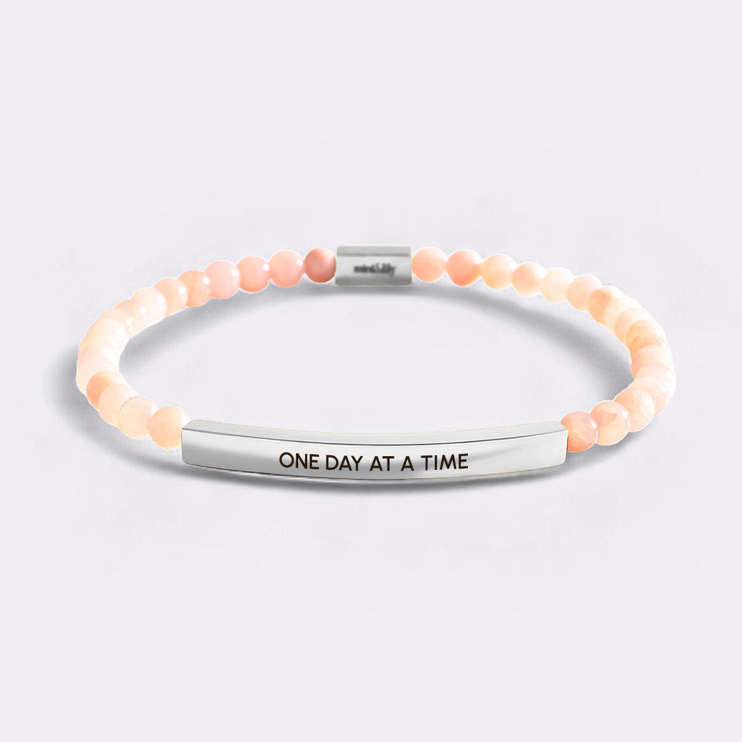 Aizraujoša aproce "One Day At A Time" ar pērlītēm