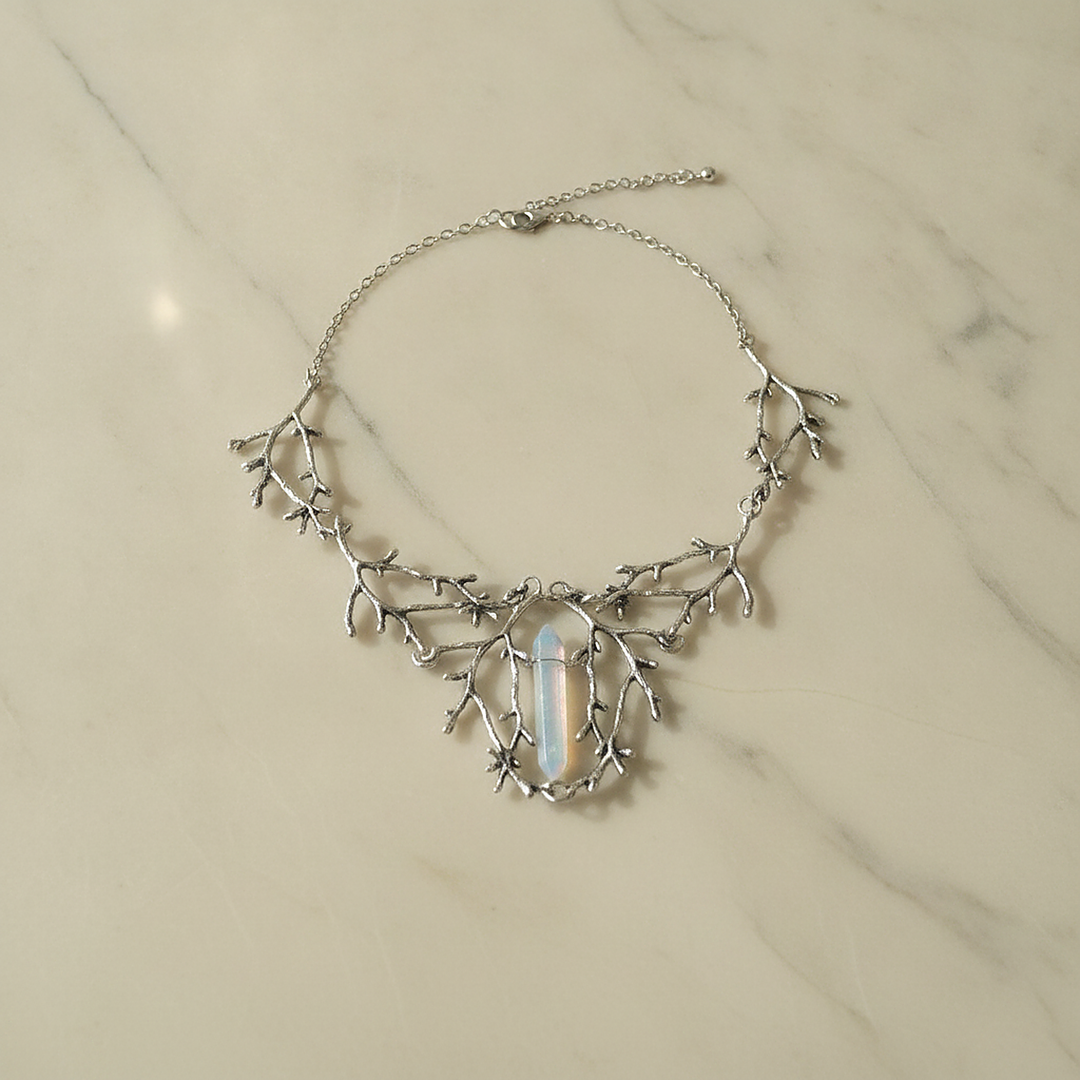 Collier élégant en branche de cristal