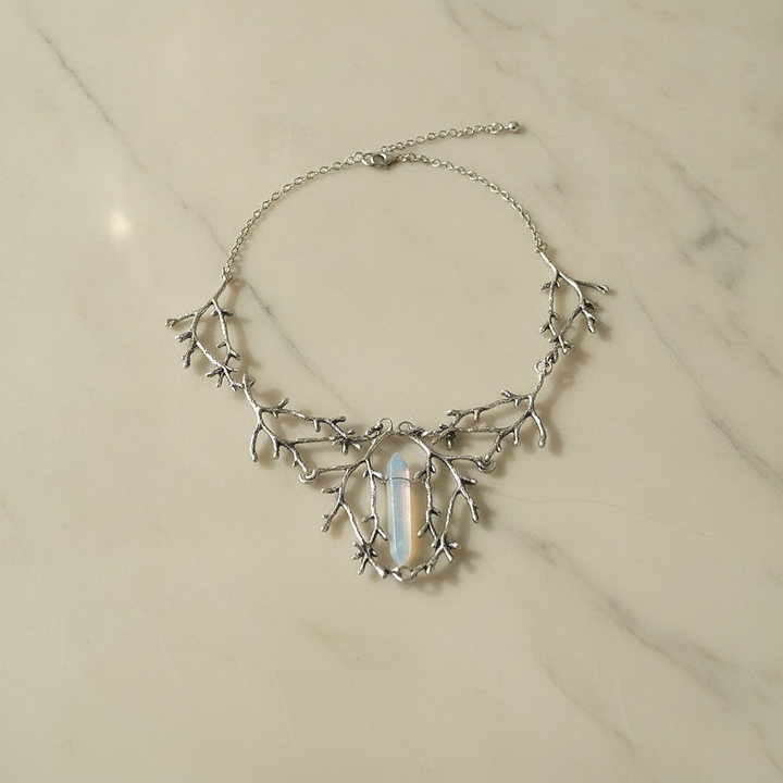 Collier élégant en branche de cristal