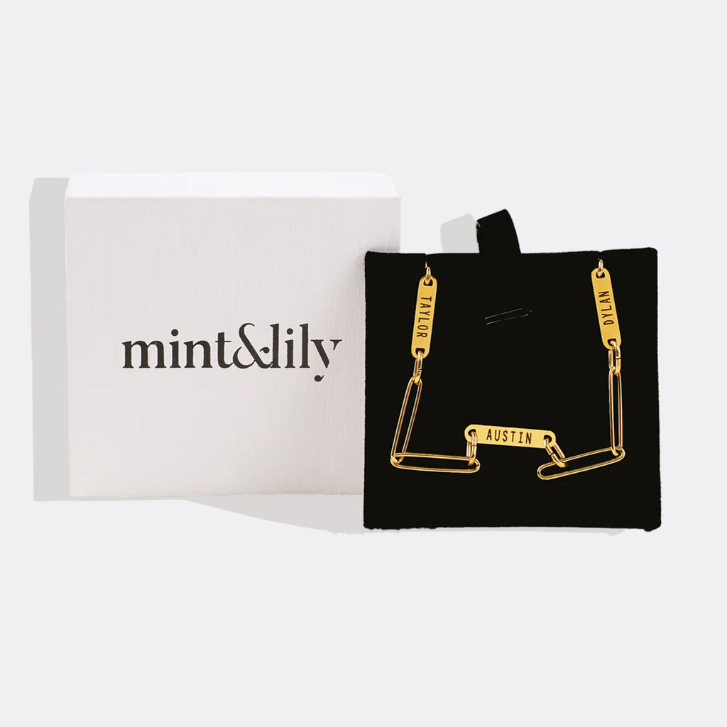 Collana con fermaglio e nomi personalizzati