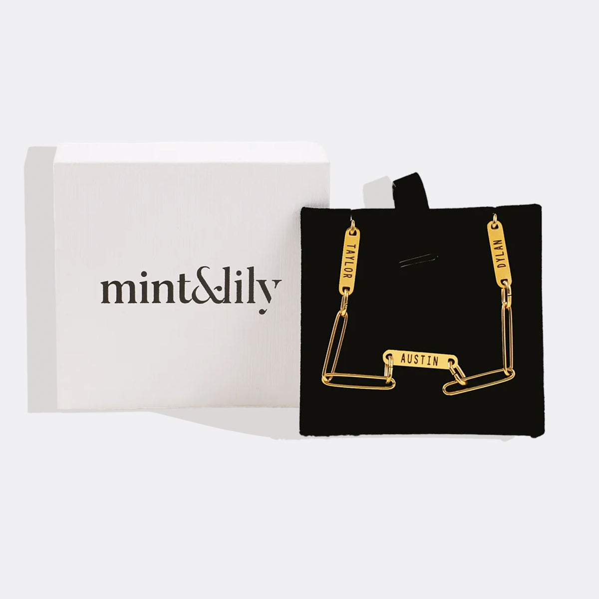 Collana con fermaglio e nomi personalizzati