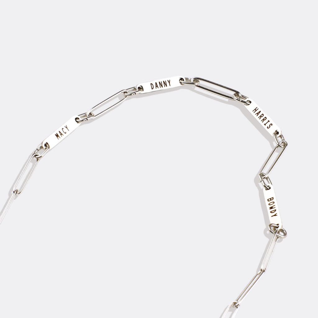 Collana con fermaglio e nomi personalizzati