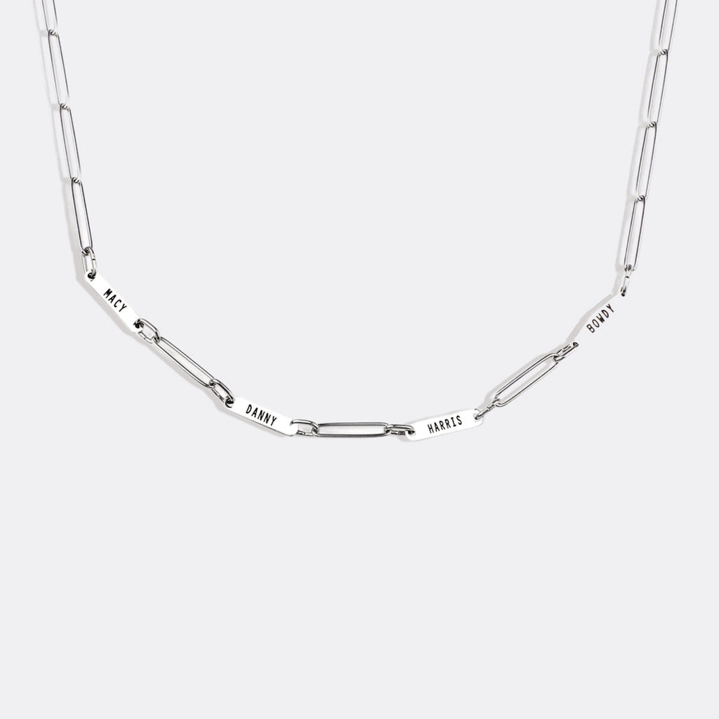 Collana con fermaglio e nomi personalizzati