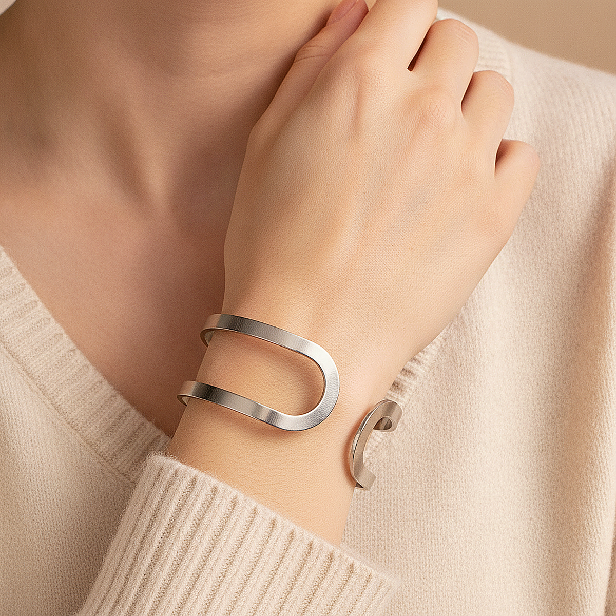 Vivienne Minimalist Bracelet