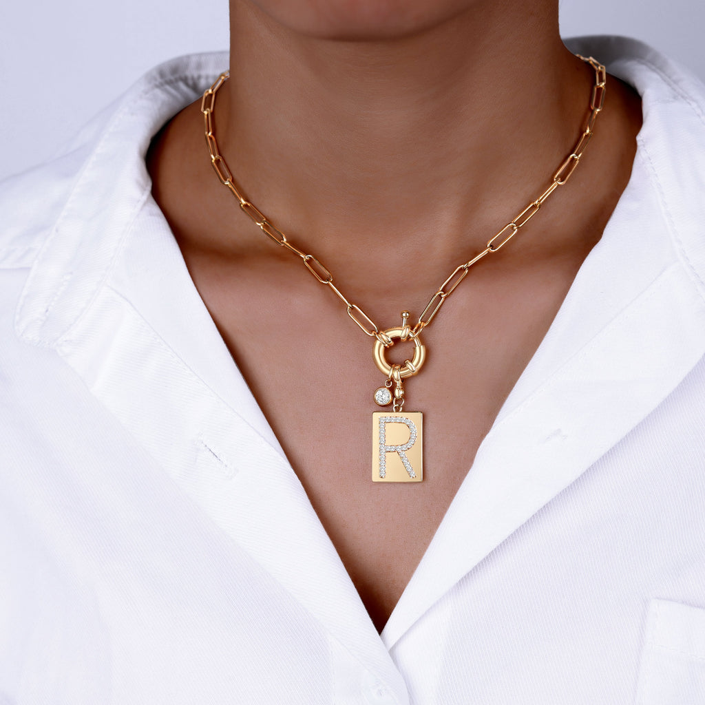 Collier pendentif initial pavé avec chaîne trombone  