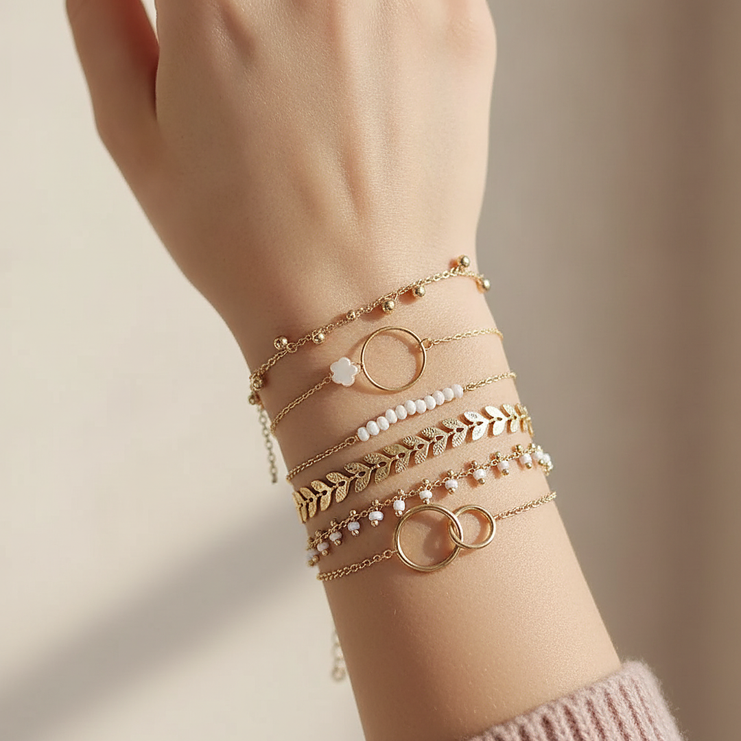 Une Gold Bracelet