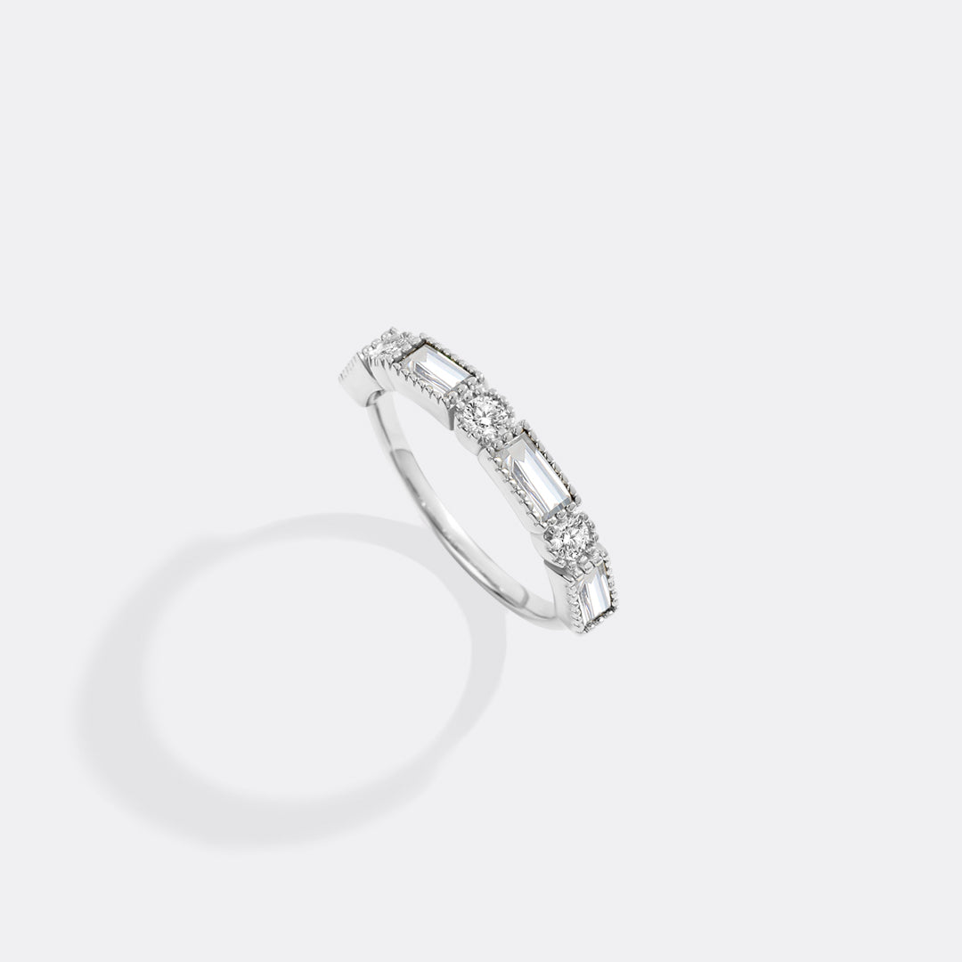 Gepersonaliseerde ronde en baguette geboortesteenring