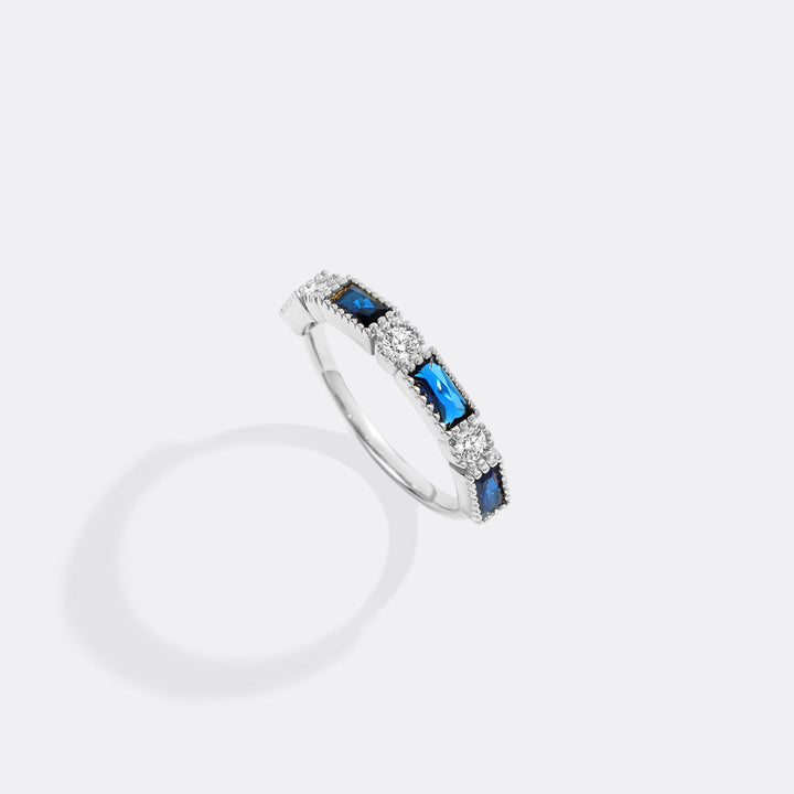 Gepersonaliseerde ronde en baguette geboortesteenring