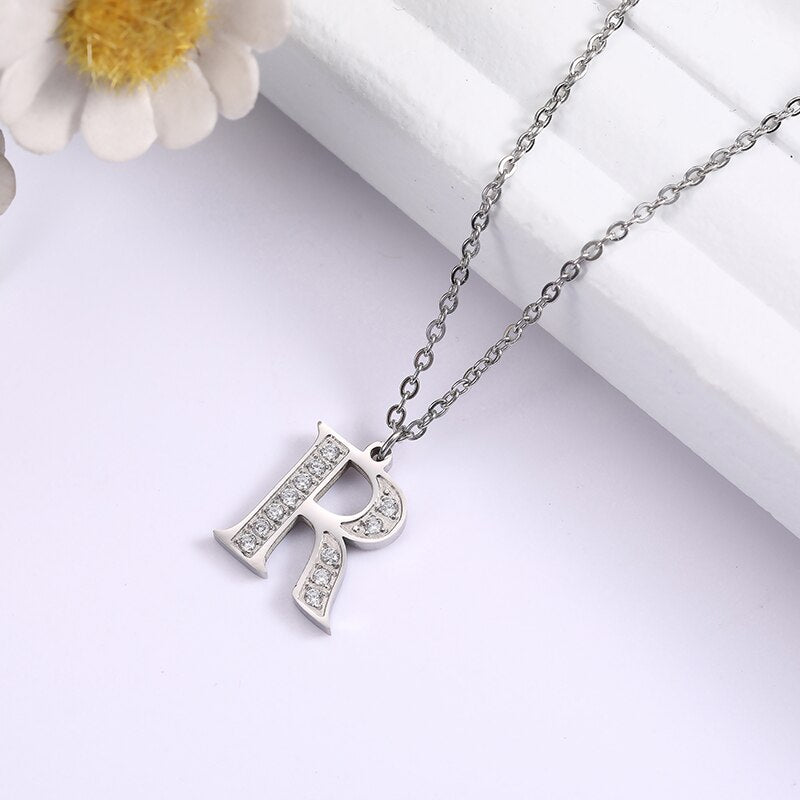 Collier Satellite Lettre avec Accent en Cristal
