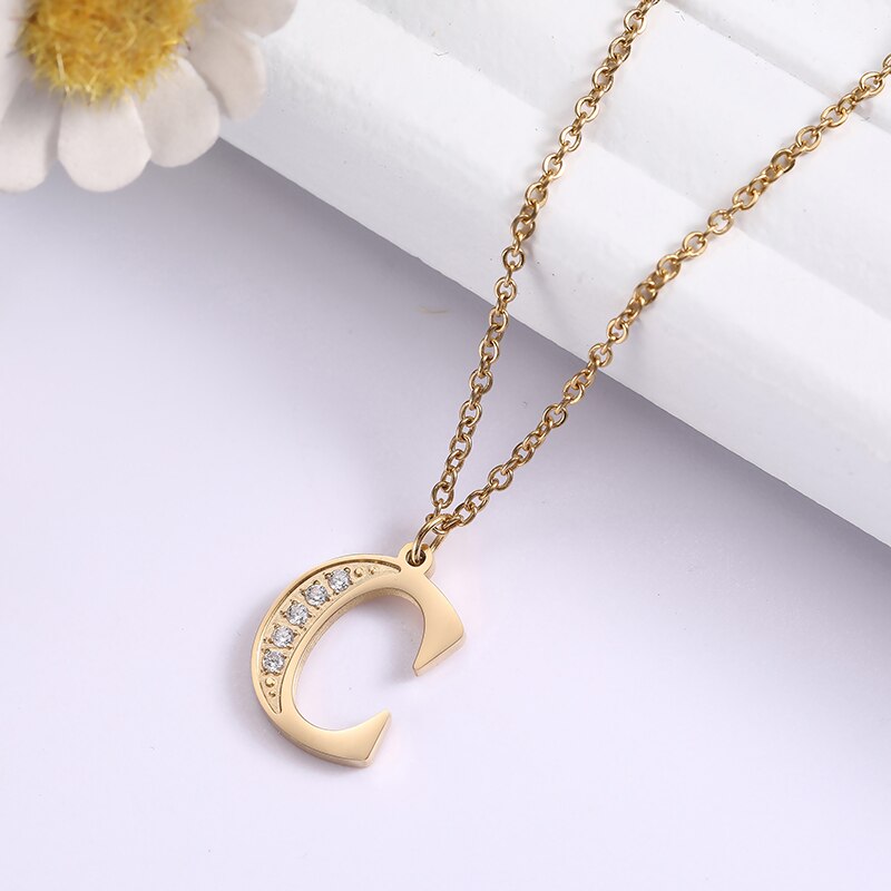 Collier Satellite Lettre avec Accent en Cristal