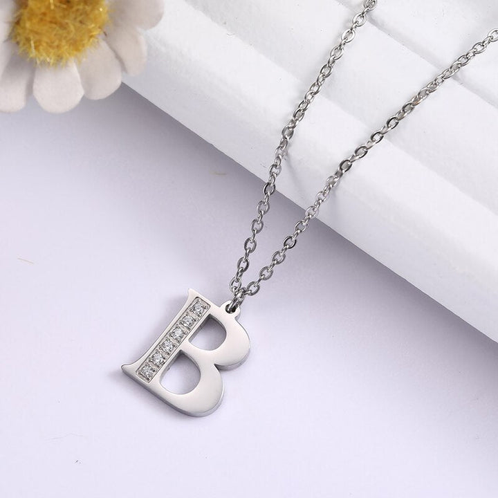 Collier Satellite Lettre avec Accent en Cristal