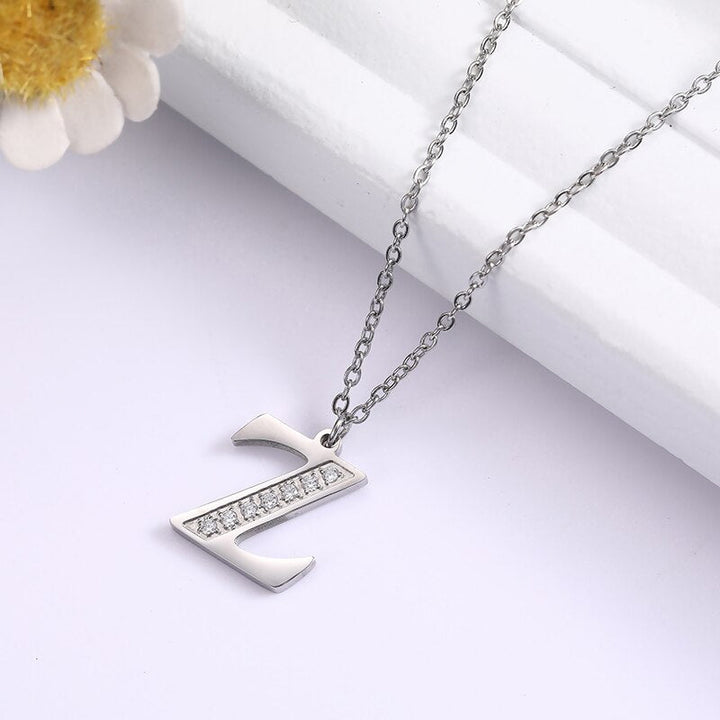 Collier Satellite Lettre avec Accent en Cristal