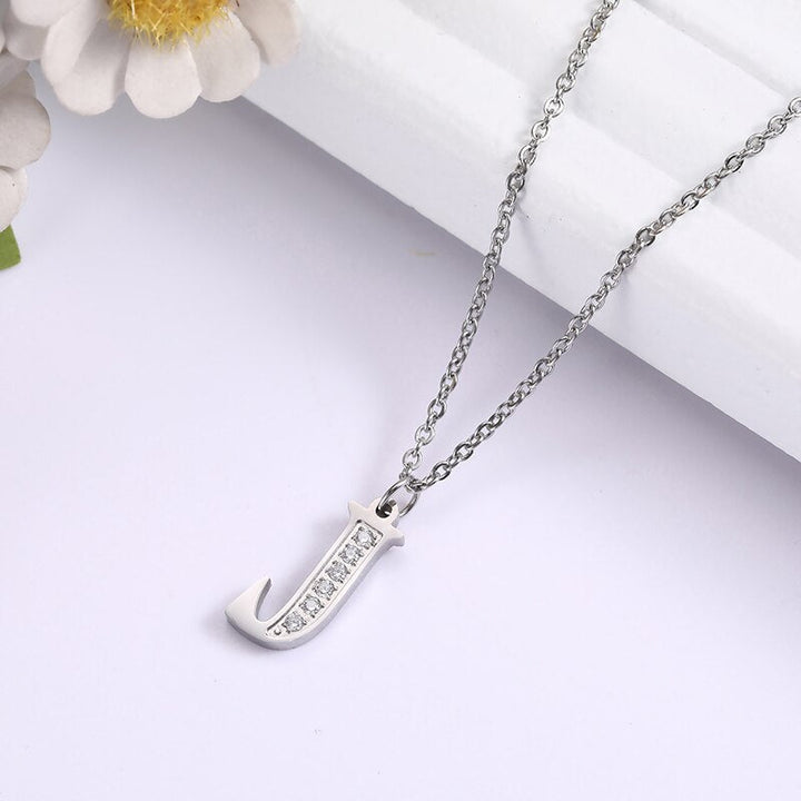 Collier Satellite Lettre avec Accent en Cristal