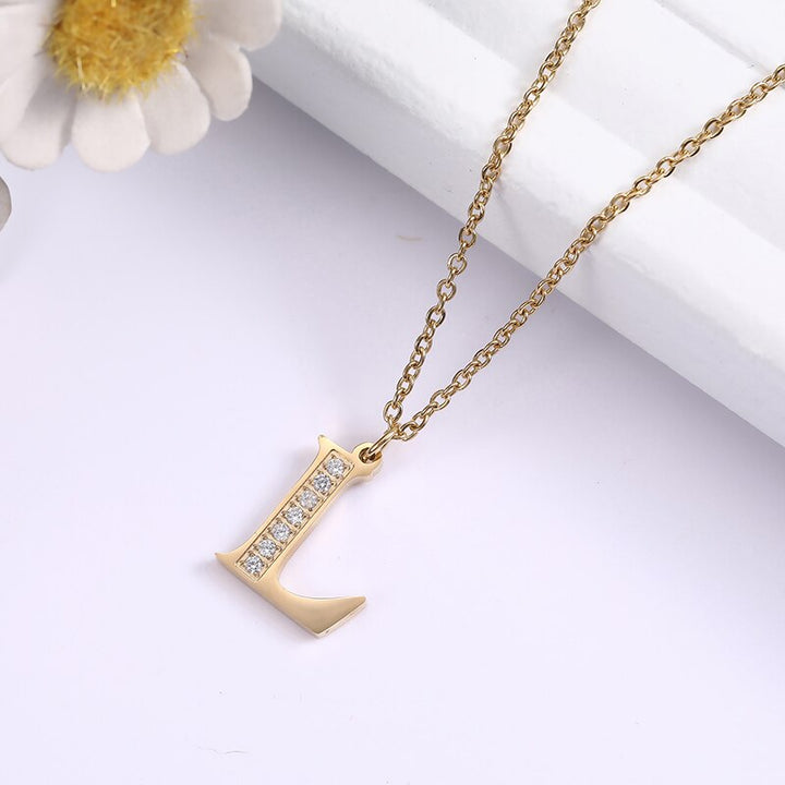 Collier Satellite Lettre avec Accent en Cristal
