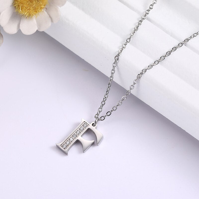 Collier Satellite Lettre avec Accent en Cristal