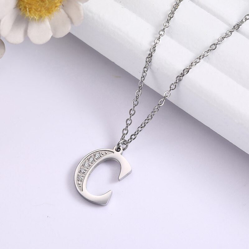Collier Satellite Lettre avec Accent en Cristal